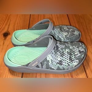 CROCS Adult literide -Camo Neo Mint/Light Grey Clogs- men’s 11